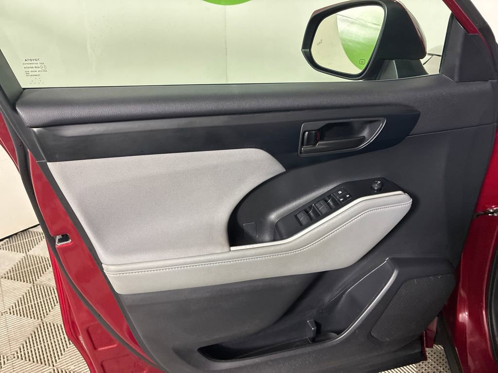 Used 2023 Toyota Highlander LE image 21
