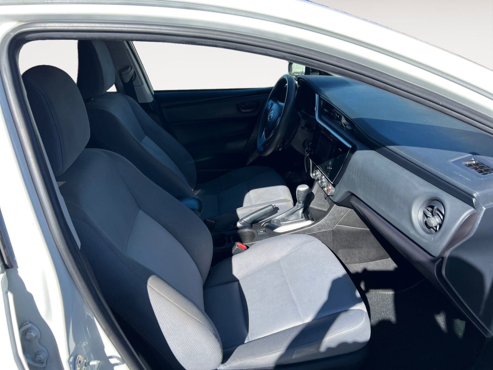 Used 2017 Toyota Corolla L w/ Carpet Mat Package (TMS) image 15