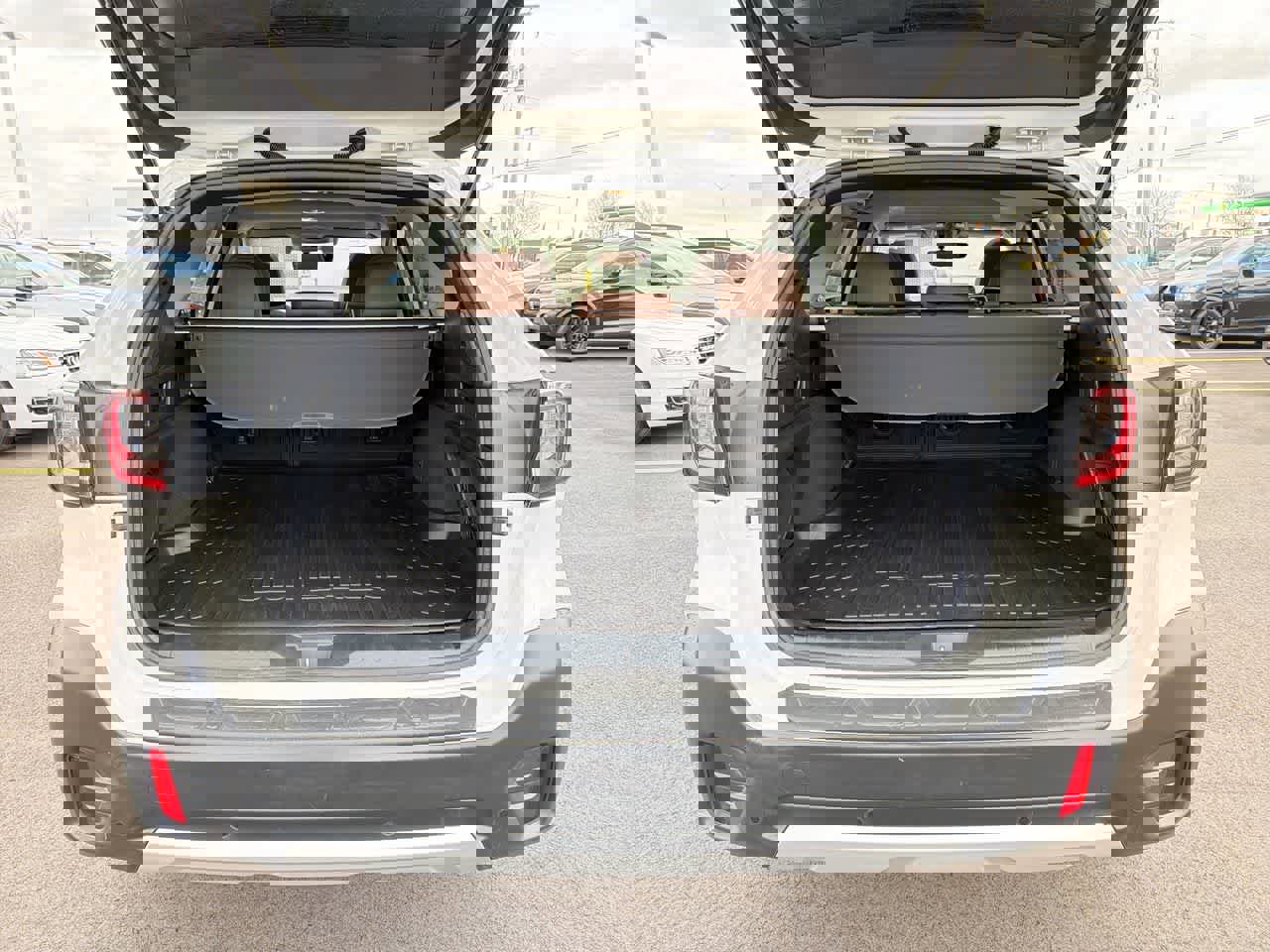 Used 2020 Subaru Outback Touring w/ Popular Package #2 image 38