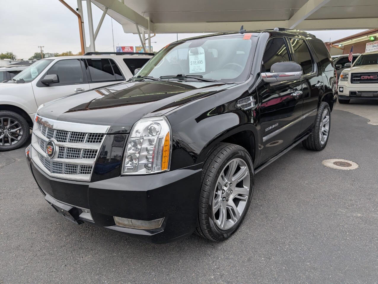 Used 2014 Cadillac Escalade Platinum image 3