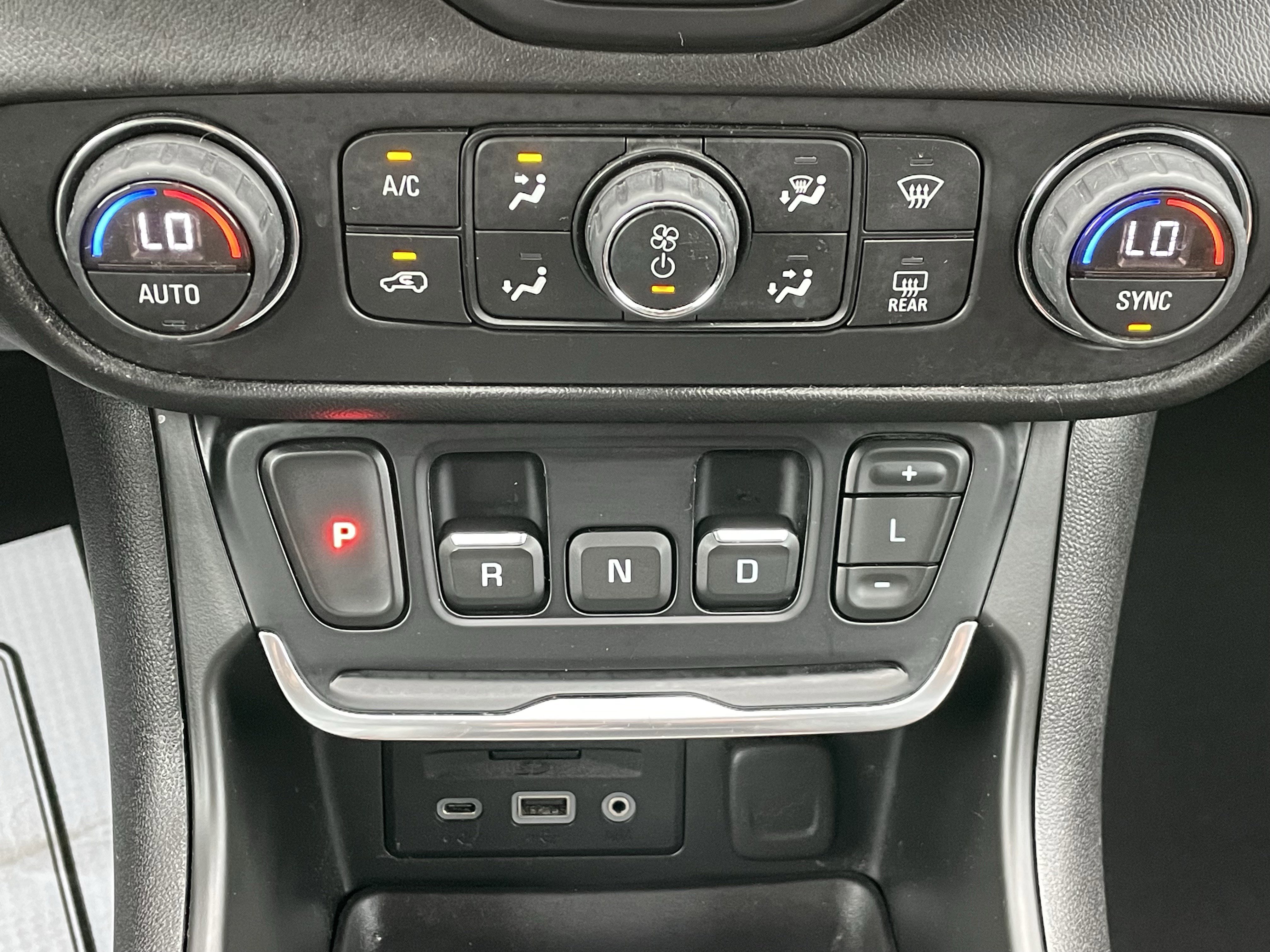 Used 2018 GMC Terrain Denali w/ Advanced Safety Package image 27