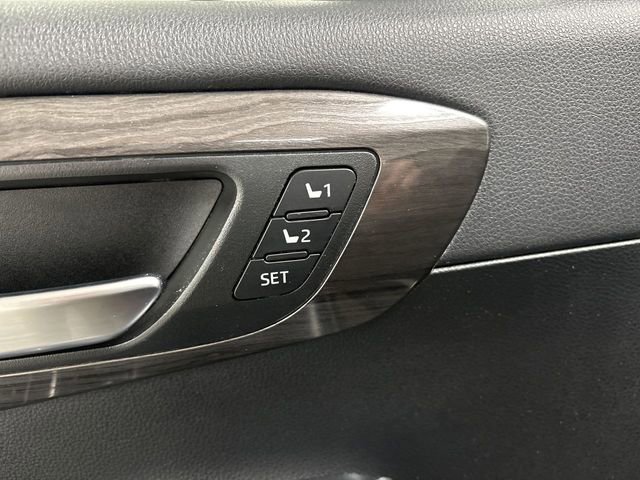 Used 2021 Toyota Highlander Platinum image 4