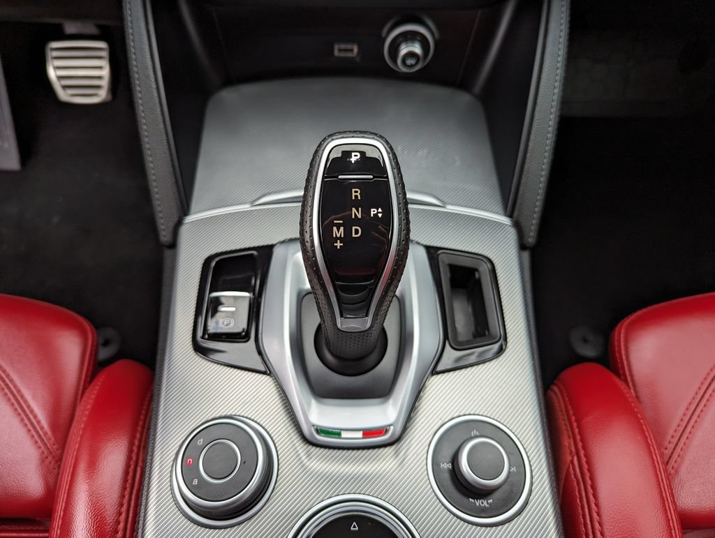 Used 2022 Alfa Romeo Stelvio Veloce AWD/4WD image 27
