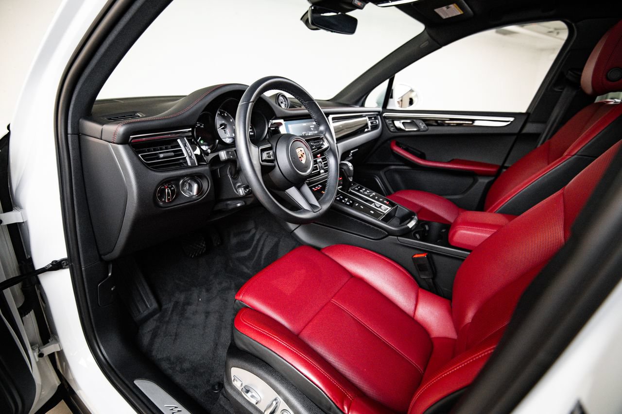 Certified 2024 Porsche Macan S AWD/4WD image 4