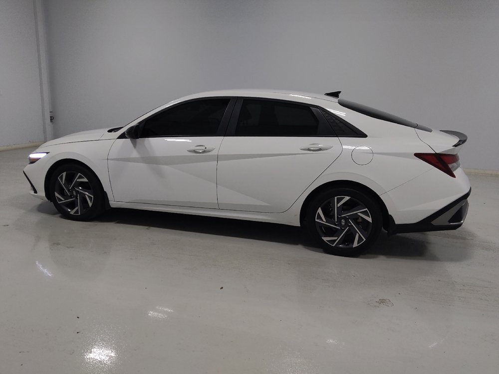 Used 2025 Hyundai Elantra Sport FWD image 3
