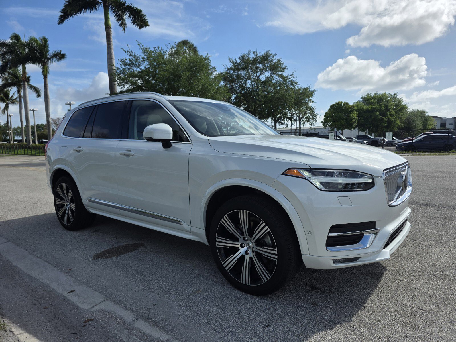 Used 2024 Volvo XC90 B6 Ultimate w/ Lounge Package image 28