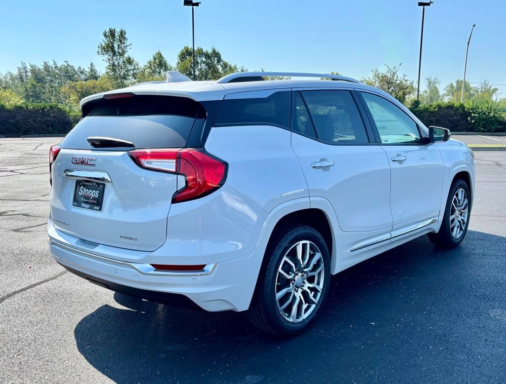 Used 2022 GMC Terrain Denali w/ Denali Premium Package AWD/4WD image 8
