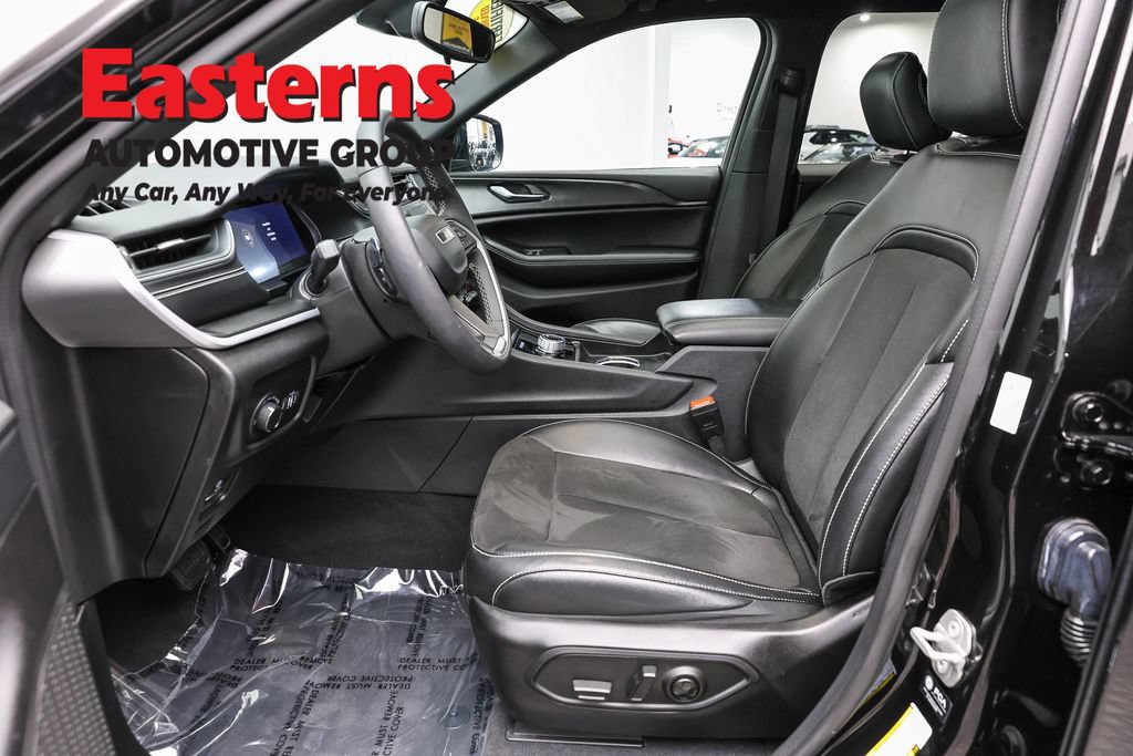 Used 2024 Jeep Grand Cherokee Altitude AWD/4WD image 14