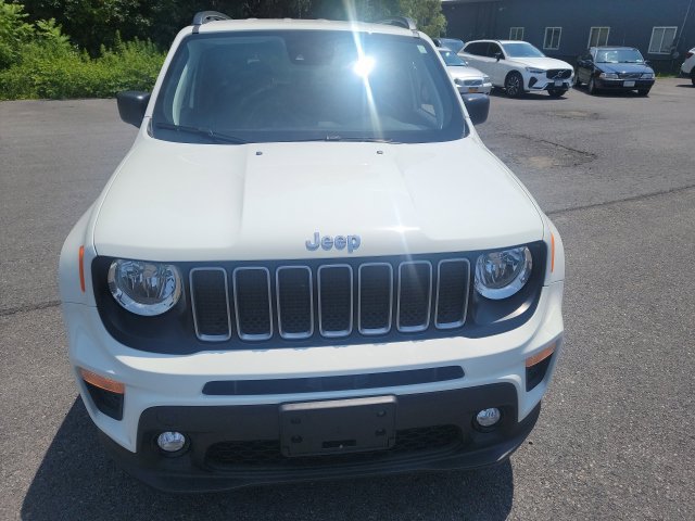Used 2023 Jeep Renegade Latitude w/ Premium Group AWD/4WD image 7
