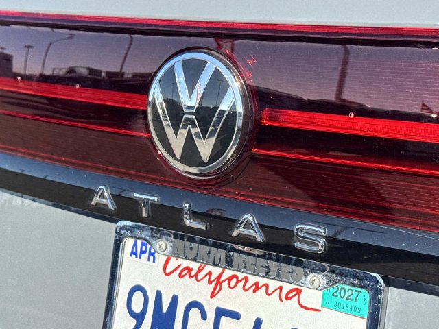 Certified 2024 Volkswagen Atlas Peak Edition SE AWD/4WD image 30