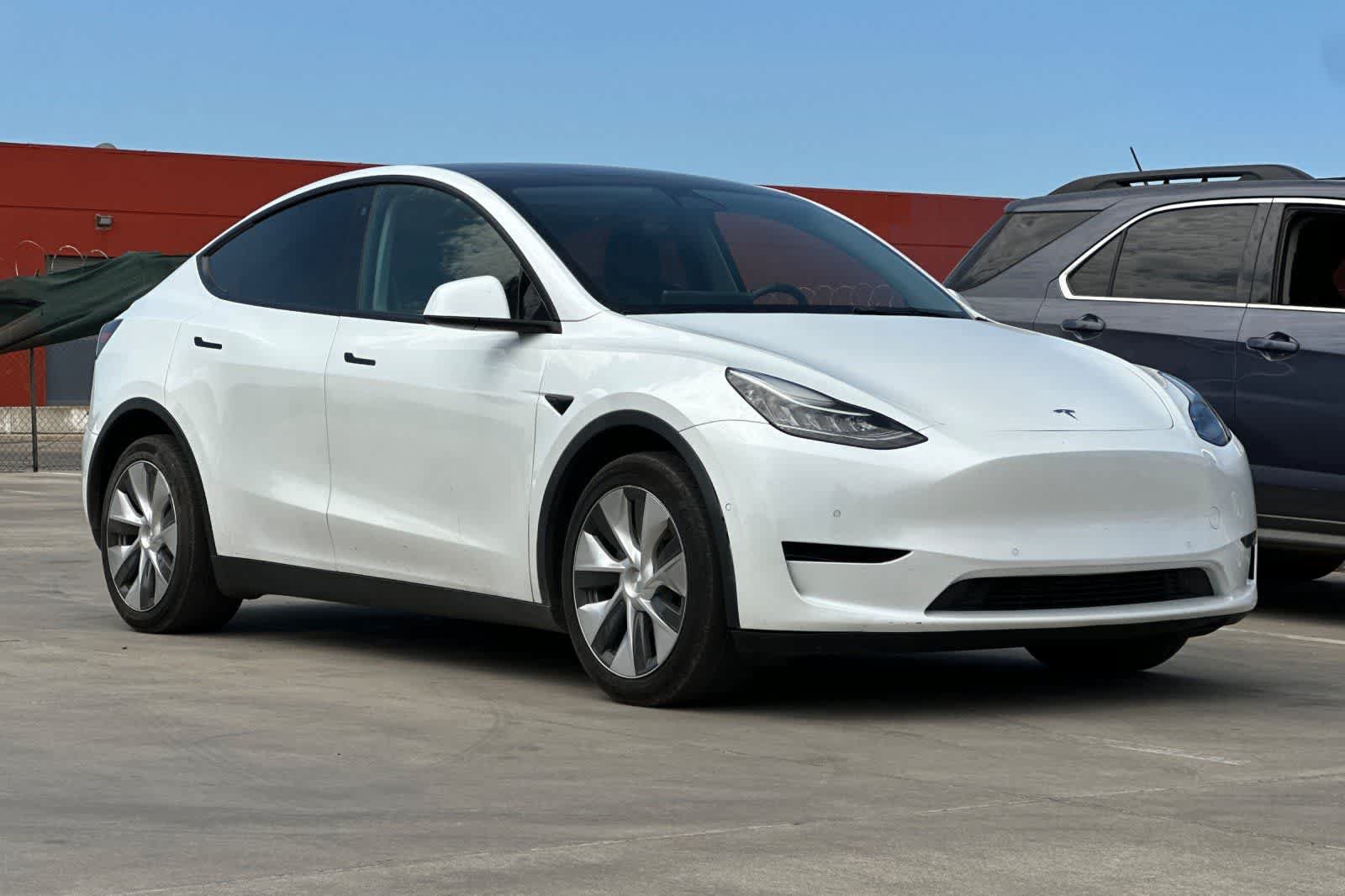 Used 2022 Tesla Model Y Long Range AWD/4WD image 10