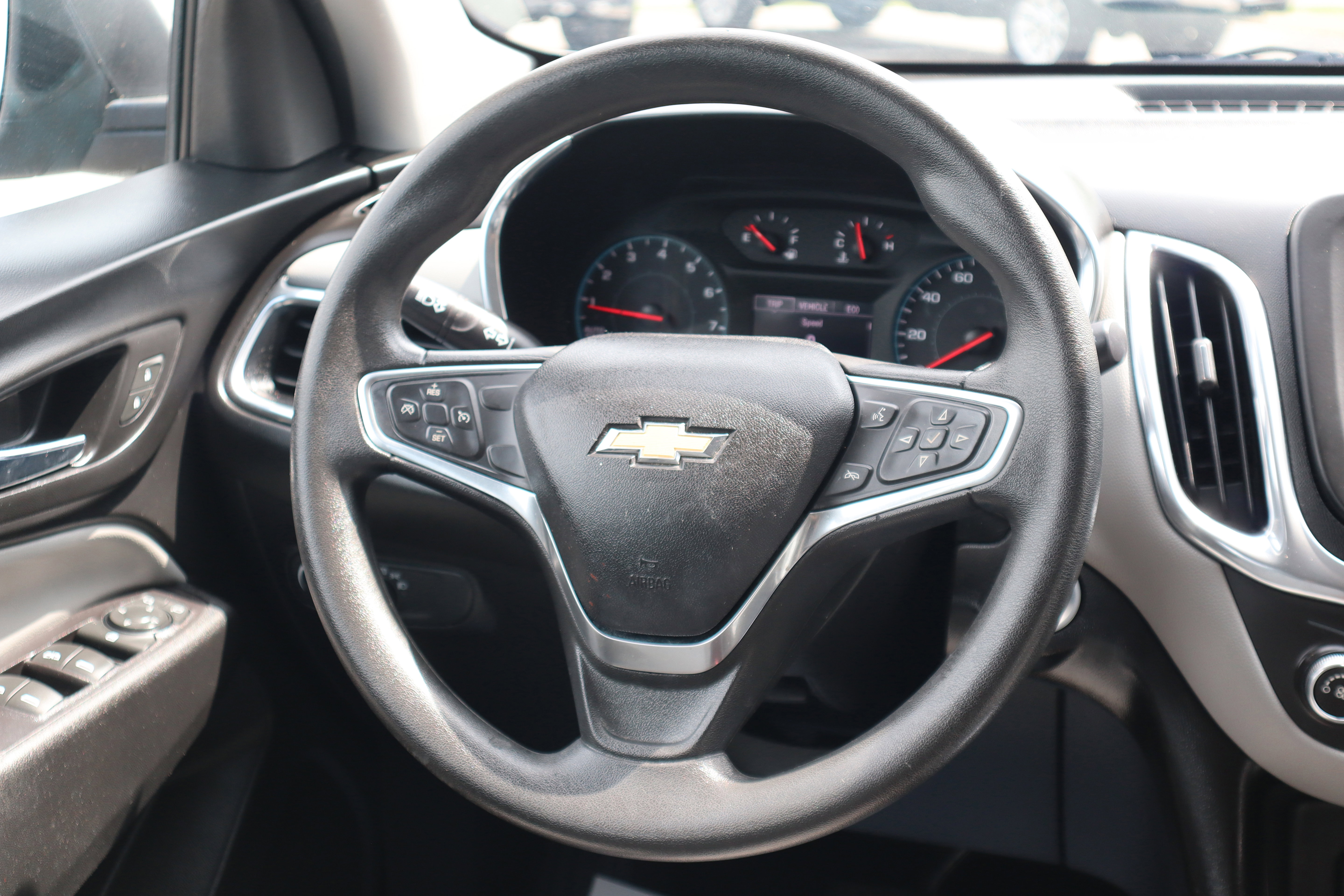 Used 2018 Chevrolet Equinox LS AWD/4WD image 14