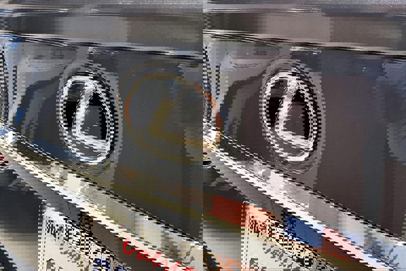 Used 2025 Lexus ES 300h w/ Premium Package image 29