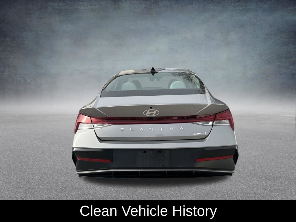 Used 2025 Hyundai Elantra Limited image 4