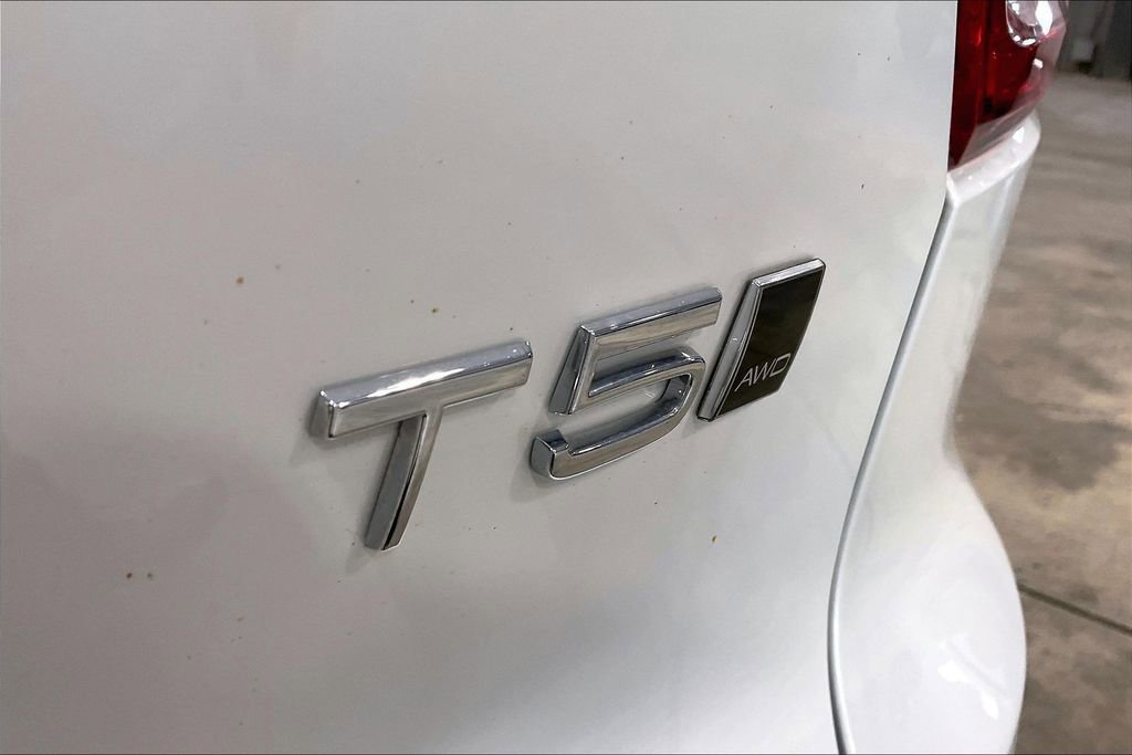 Used 2022 Volvo XC40 T5 Momentum w/ Climate Package AWD/4WD image 23