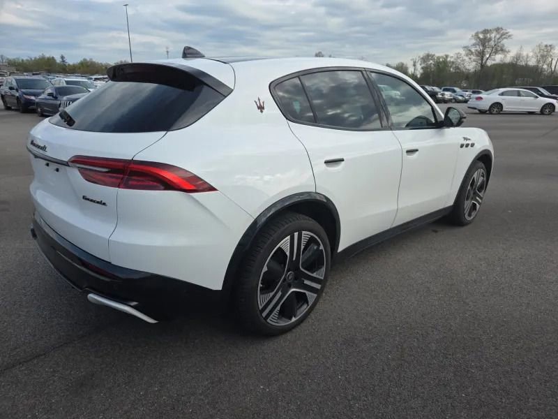 Used 2025 Maserati Grecale Folgore AWD/4WD image 3