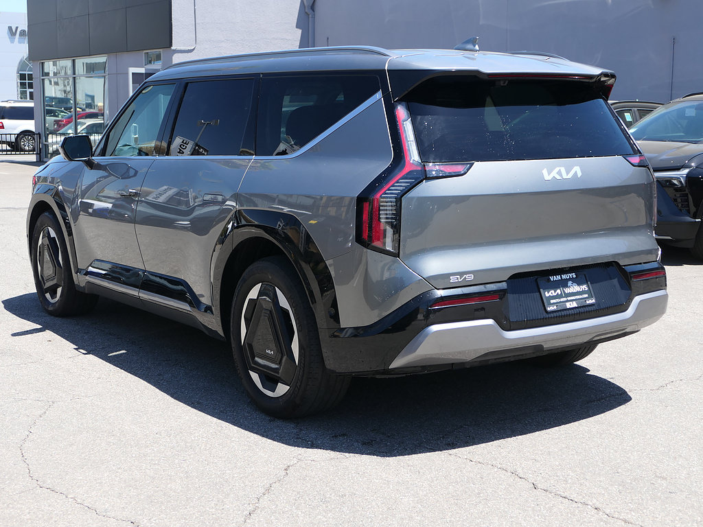Used 2024 Kia EV9 Land AWD/4WD image 6