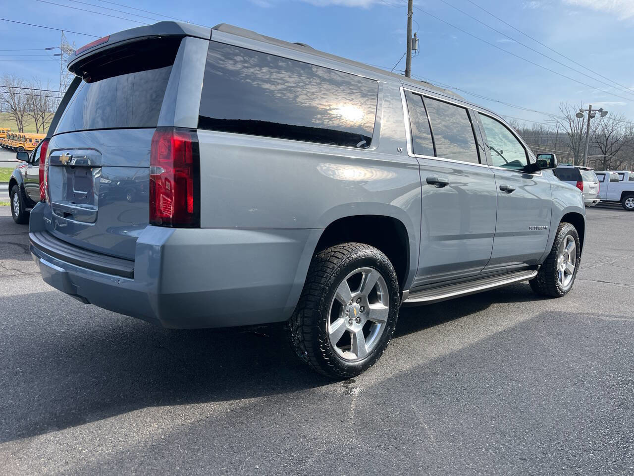 Used 2015 Chevrolet Suburban LT image 5