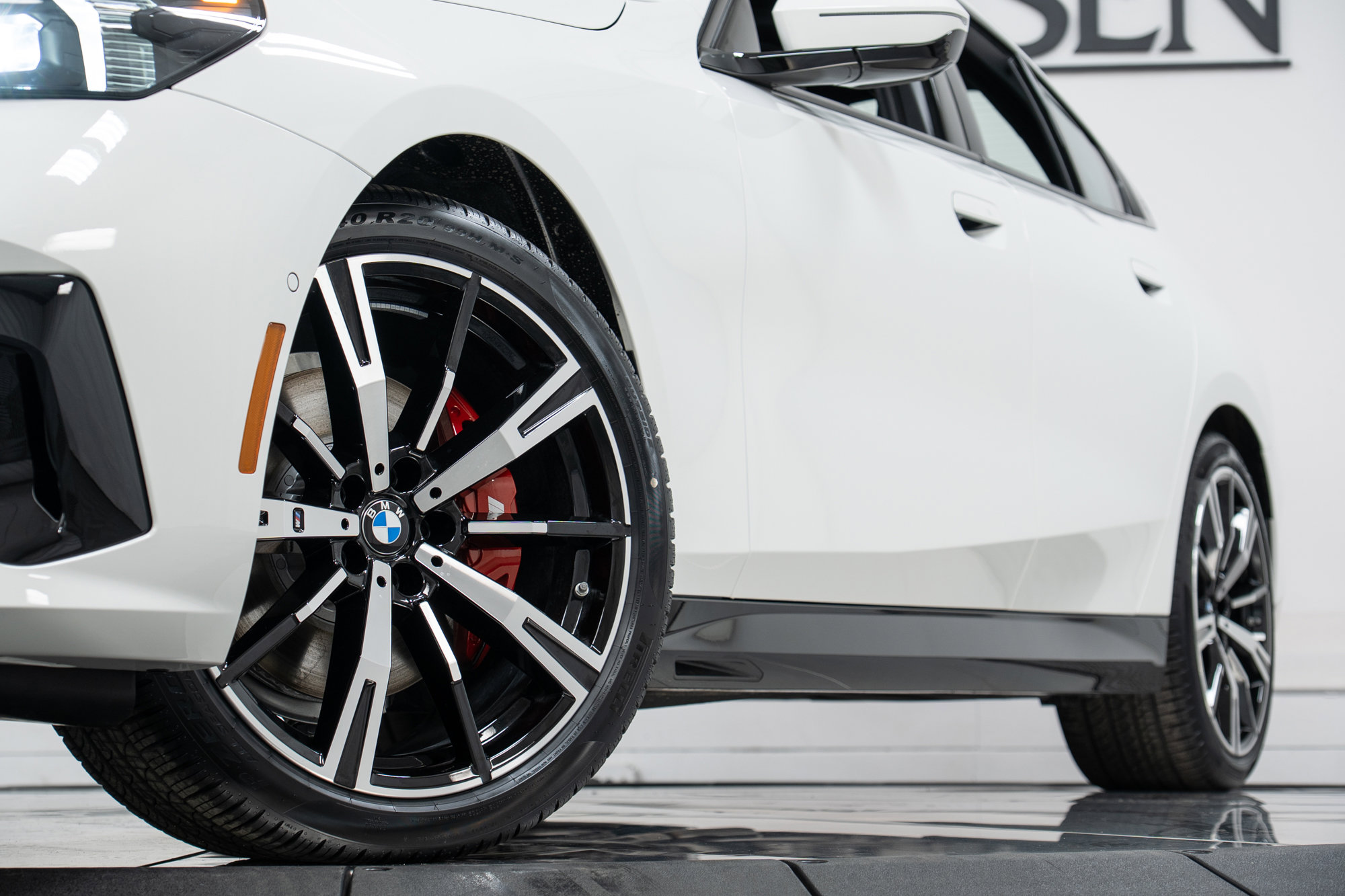 New 2026 BMW 530i xDrive w/ M Sport Package image 27