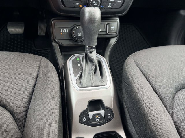 Used 2022 Jeep Renegade Latitude w/ Convenience Group AWD/4WD image 23