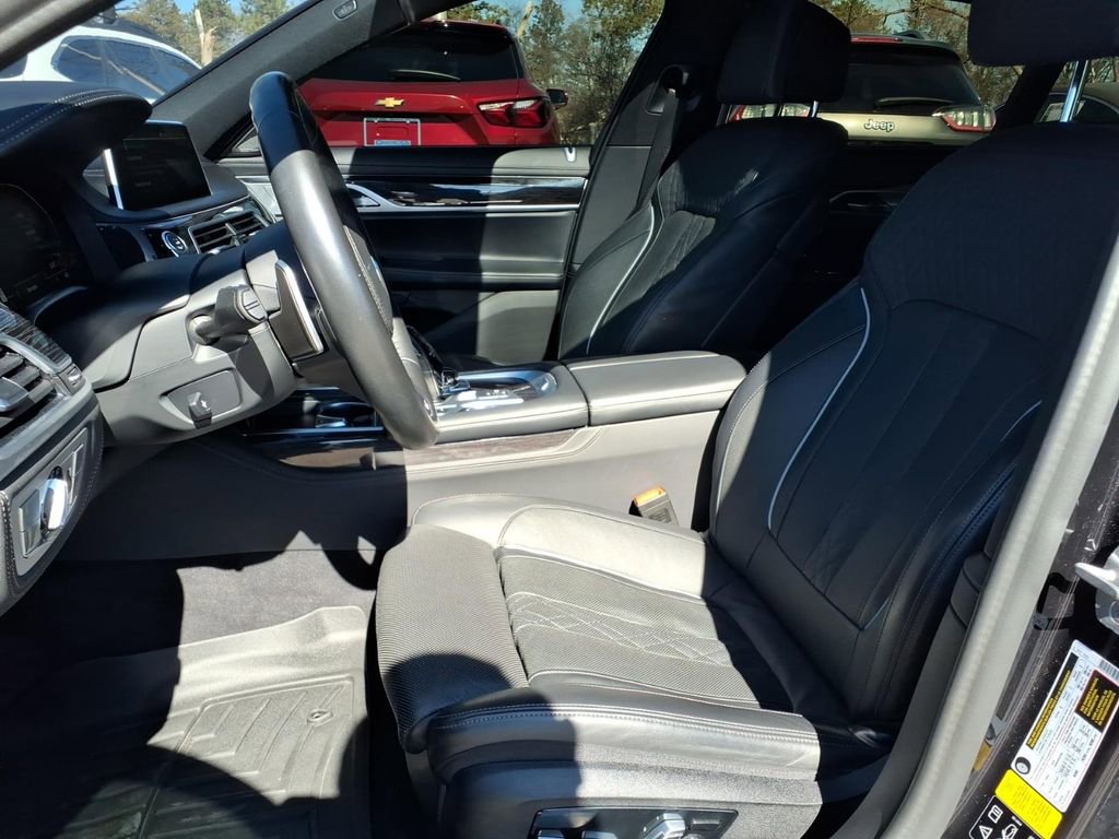 Used 2021 BMW 740i xDrive w/ M Sport Package image 11