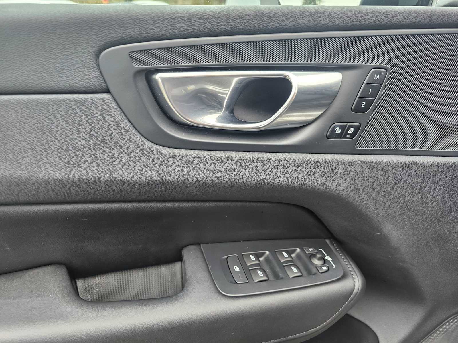 Certified 2025 Volvo XC60 B5 Core w/ Protection Package Premier image 26