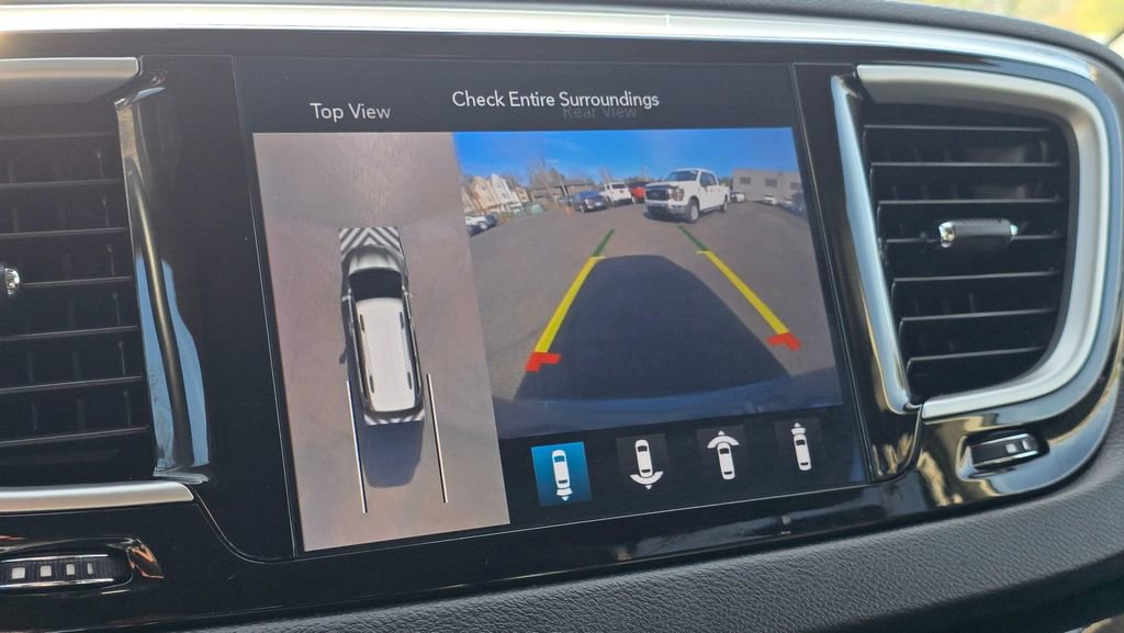 Used 2020 Chrysler Pacifica Touring-L image 30