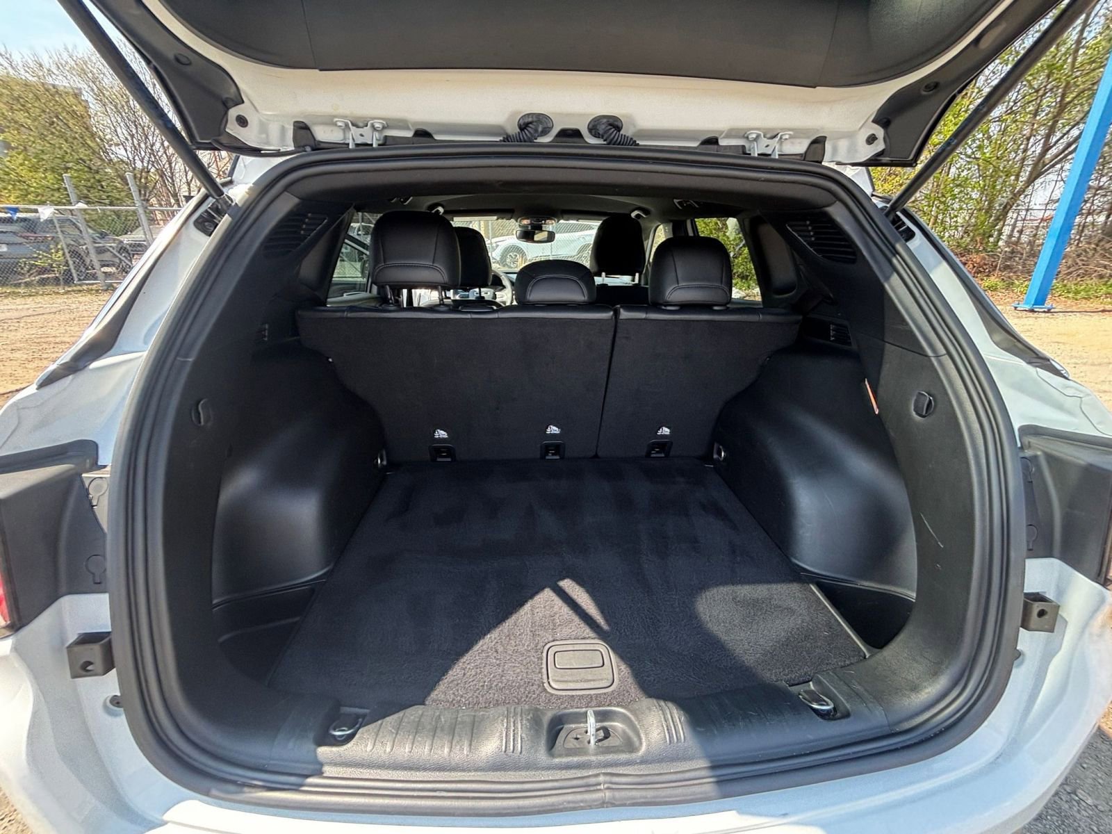 Used 2025 Jeep Compass Limited image 32