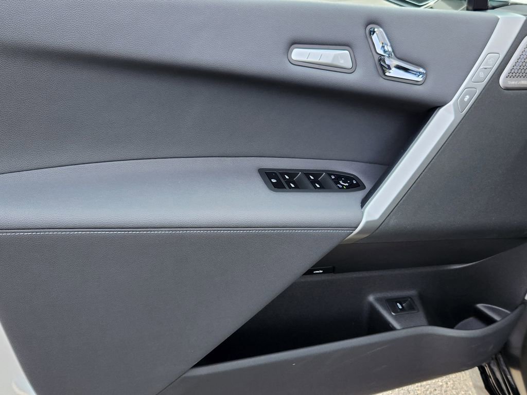 Certified 2025 BMW iX M60 image 12