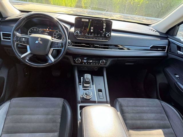 Used 2024 Mitsubishi Outlander SE AWD/4WD image 16