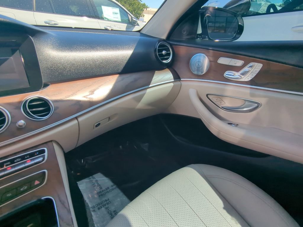 Used 2019 Mercedes-Benz E 300 image 4
