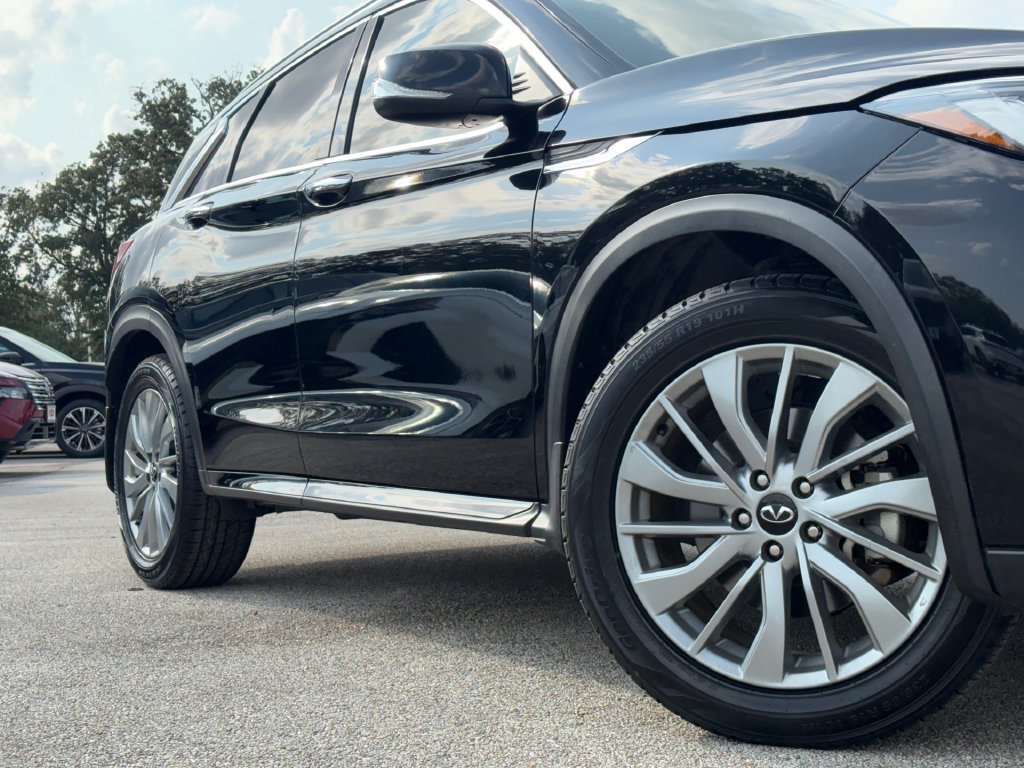 Used 2023 INFINITI QX50 Luxe FWD image 2