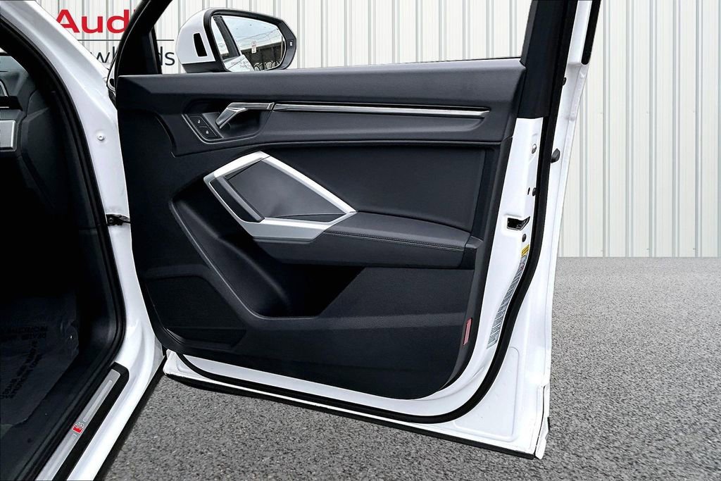 Used 2025 Audi Q3 2.0T Premium w/ Convenience Package image 28