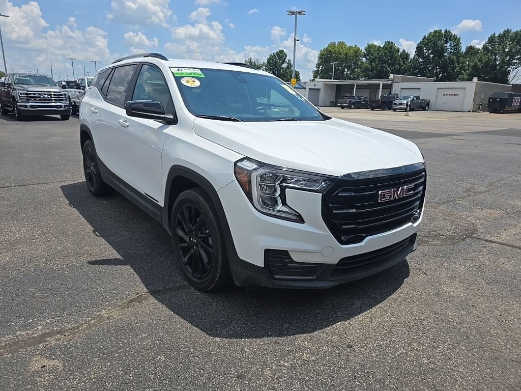 Used 2024 GMC Terrain SLE w/ Driver Convenience Package