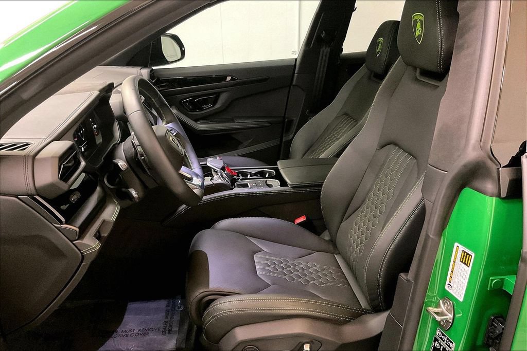Used 2025 Lamborghini Urus SE AWD/4WD image 8