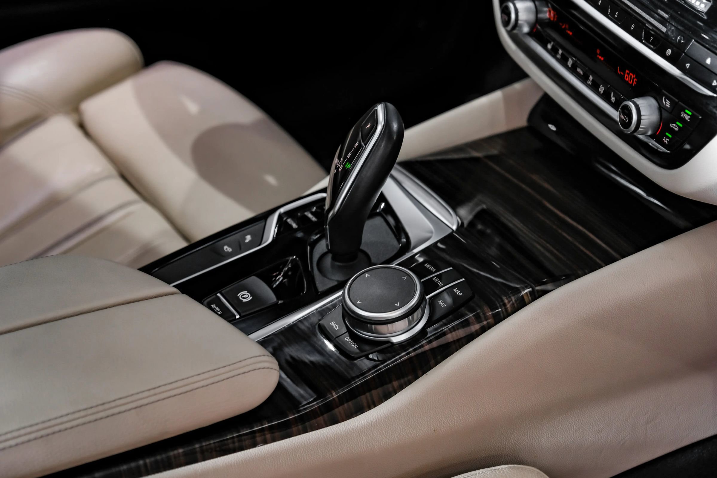 Used 2019 BMW 540i xDrive AWD/4WD image 32