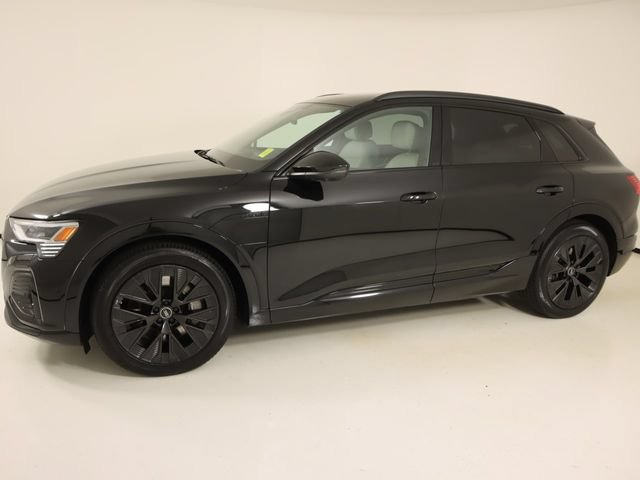 Used 2024 Audi Q8 e-tron Prestige w/ Prestige Package AWD/4WD image 2
