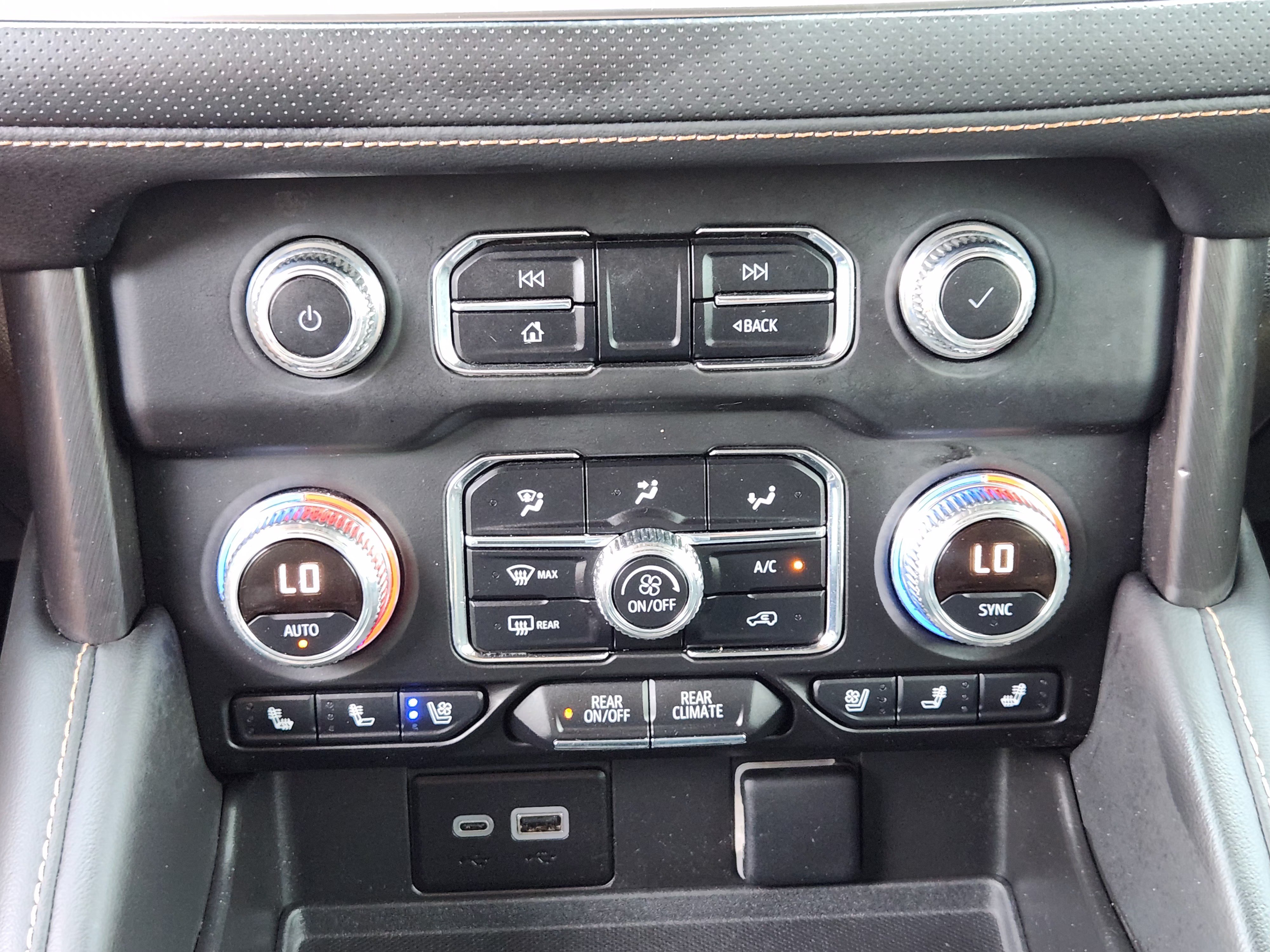 Used 2023 GMC Yukon AT4 w/ AT4 Premium Package AWD/4WD image 19