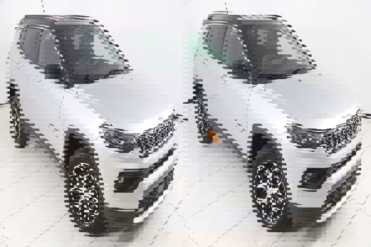 Used 2024 Jeep Compass Limited image 15