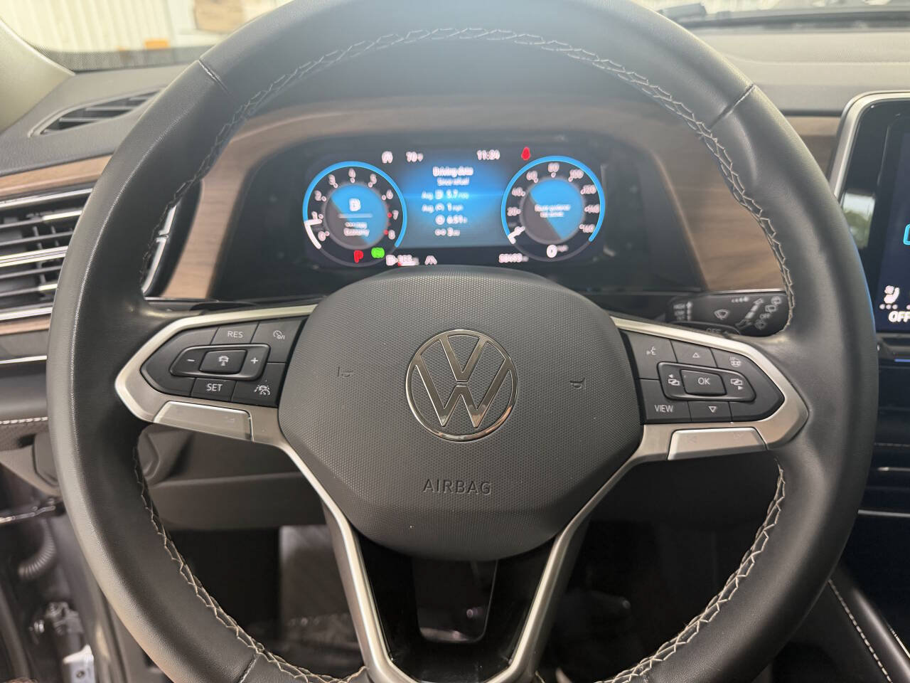 Used 2024 Volkswagen Atlas SE AWD/4WD image 14