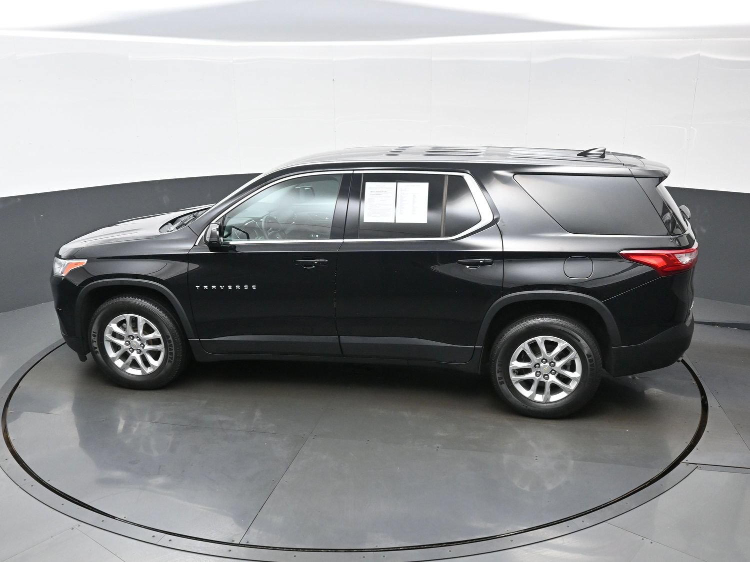 Used 2018 Chevrolet Traverse LS FWD image 36