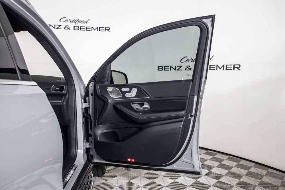 Used 2025 Mercedes-Benz GLS 580 4MATIC image 22