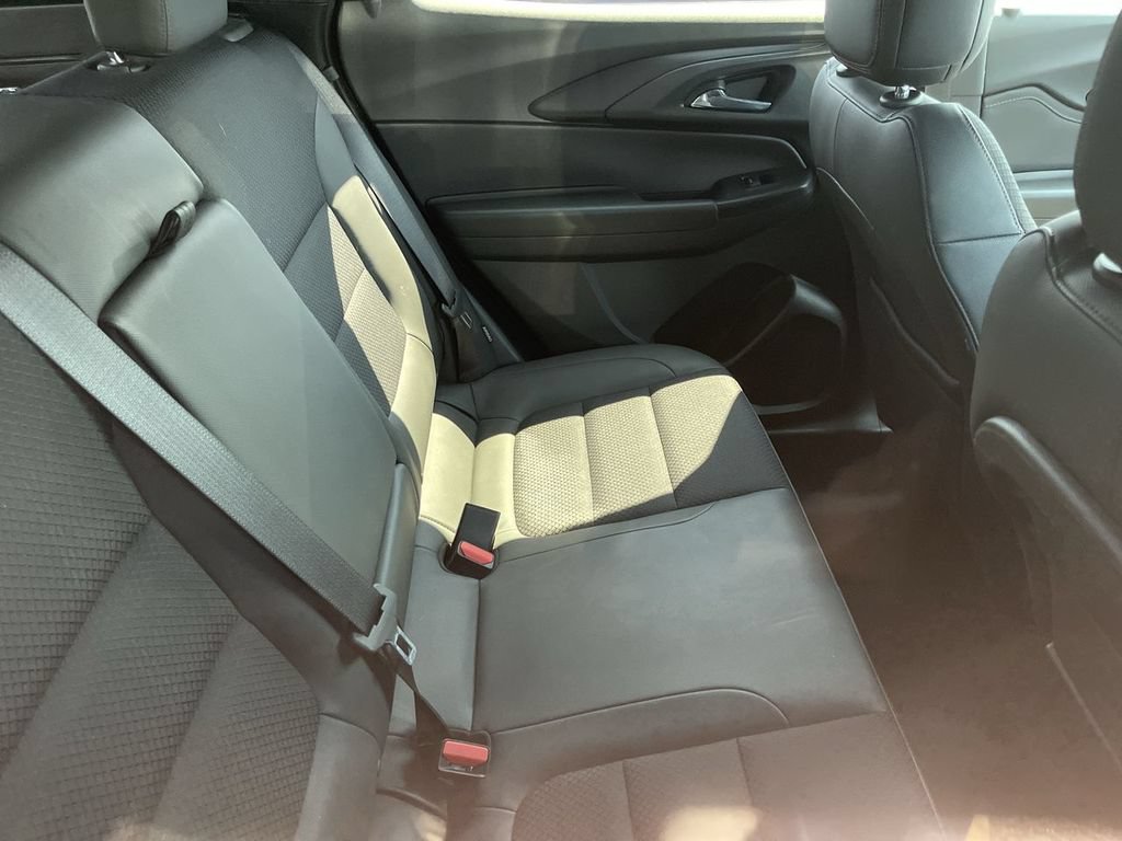 Used 2021 Chevrolet TrailBlazer RS w/ Sun and Liftgate Package FWD image 11