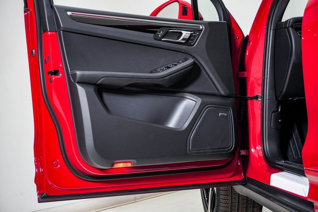 New 2026 Porsche Macan image 25