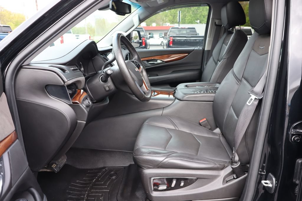 Used 2016 Cadillac Escalade ESV Luxury RWD image 4