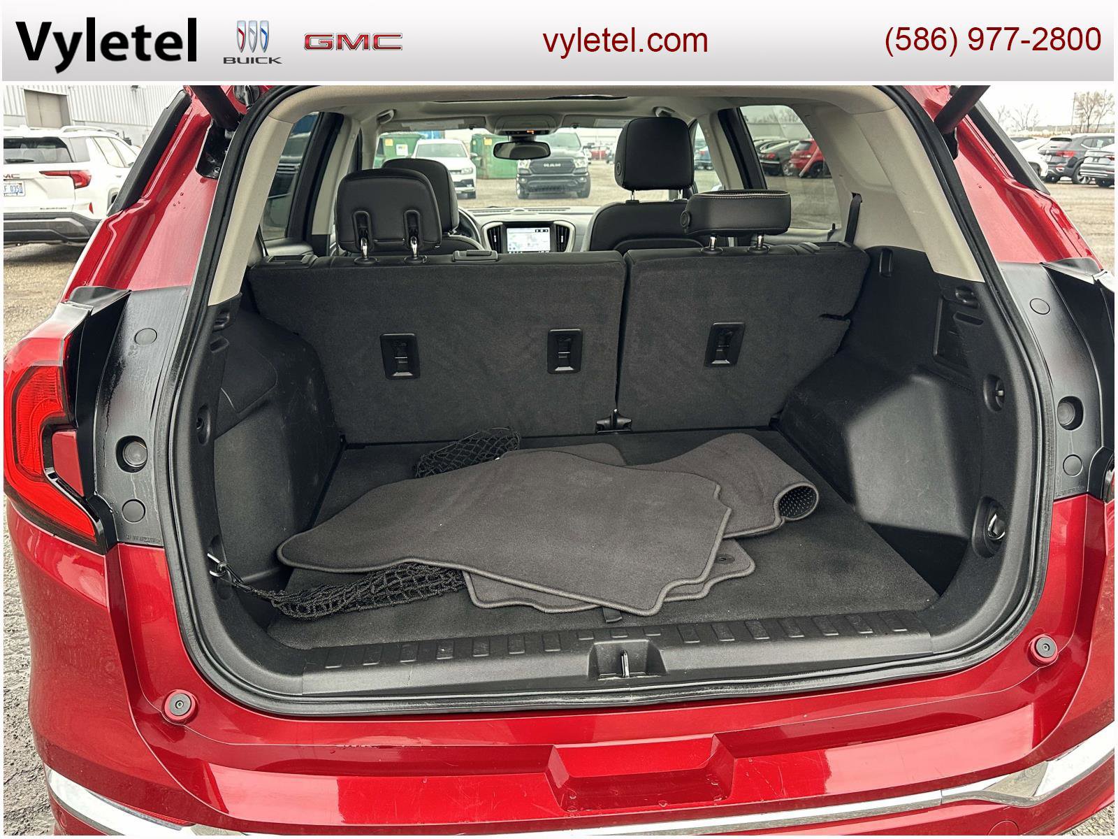 Used 2018 GMC Terrain Denali w/ Advanced Safety Package image 10