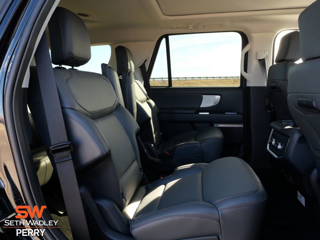 New 2025 Ford Expedition Active image 11