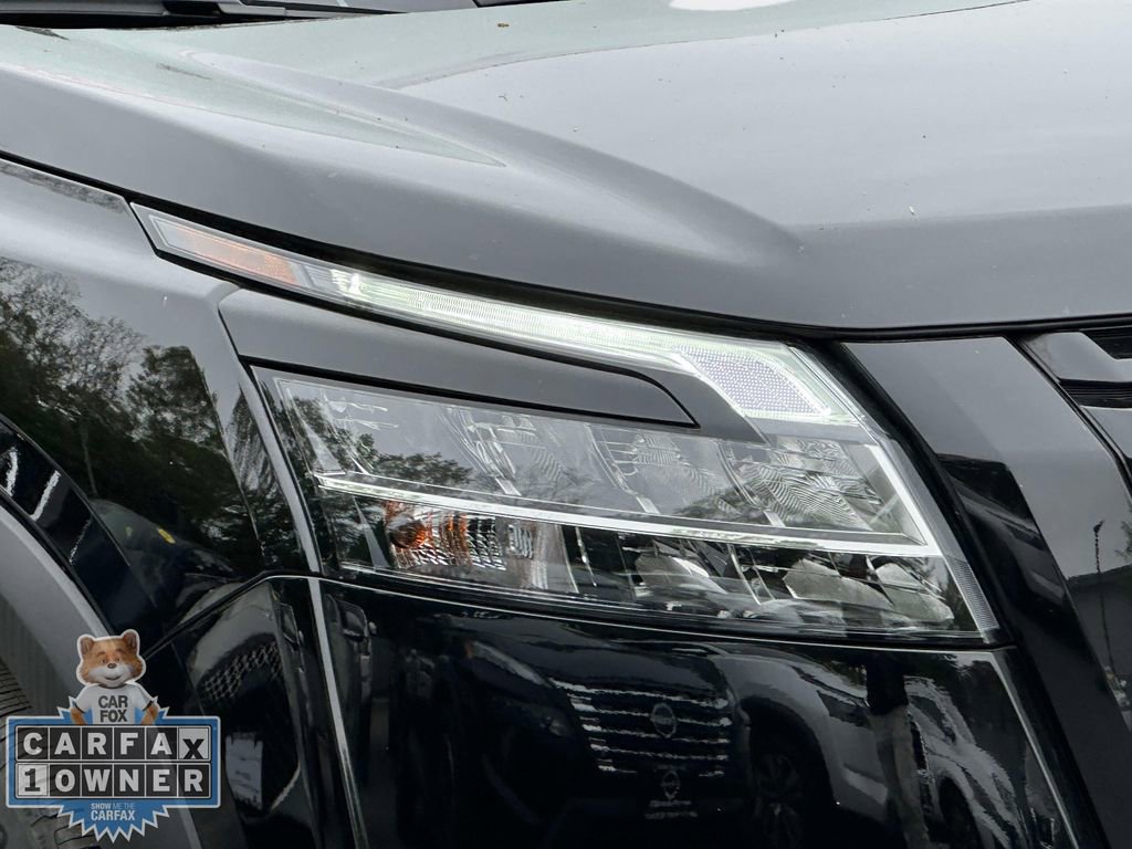 Used 2023 Nissan Pathfinder Platinum w/ Black Appearance Package AWD/4WD image 12
