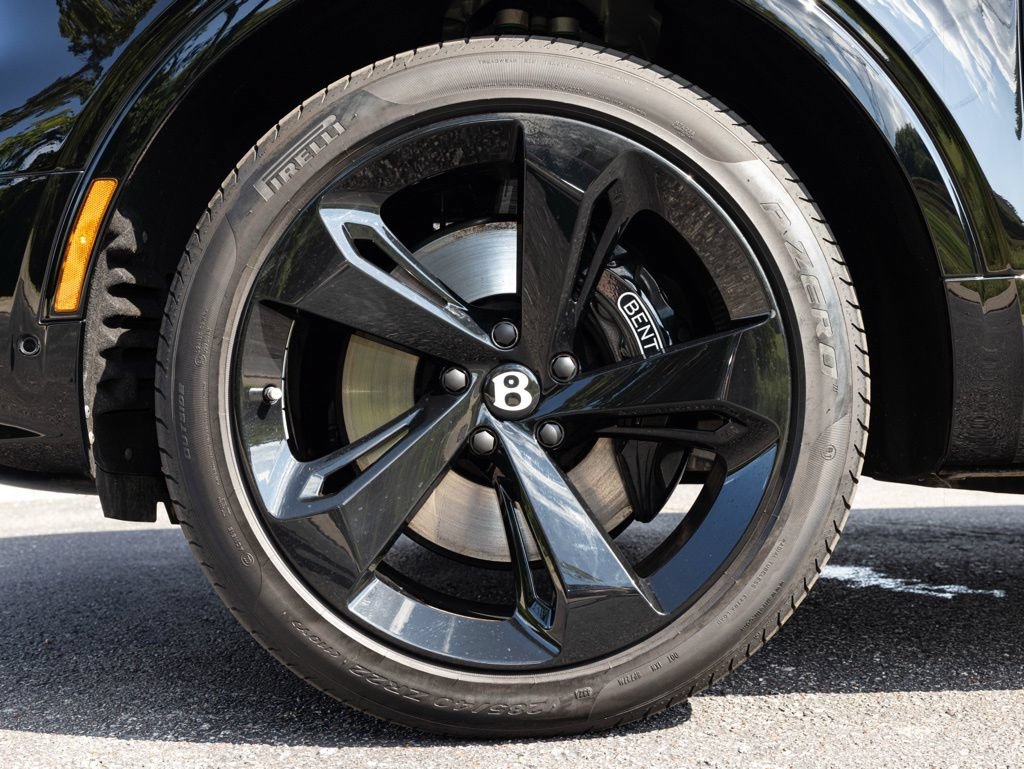 Used 2025 Bentley Bentayga AWD/4WD image 90