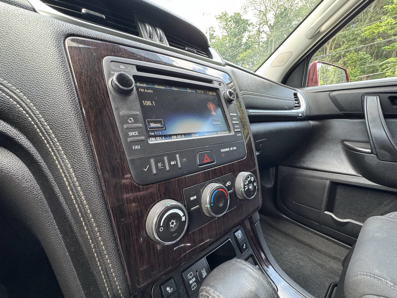 Used 2017 Chevrolet Traverse LT w/ Style and Technology Package image 34